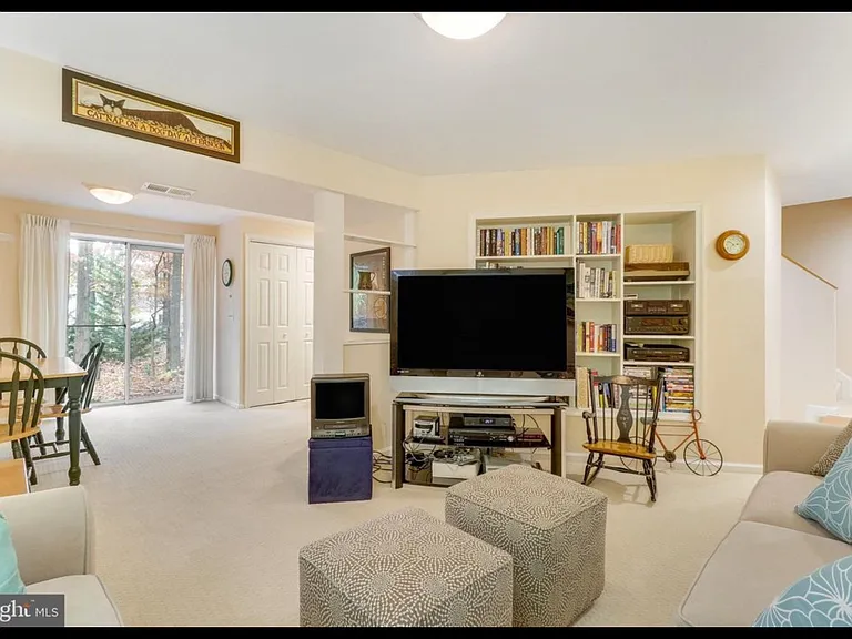 210 Pin Oak Ct — Photo 33