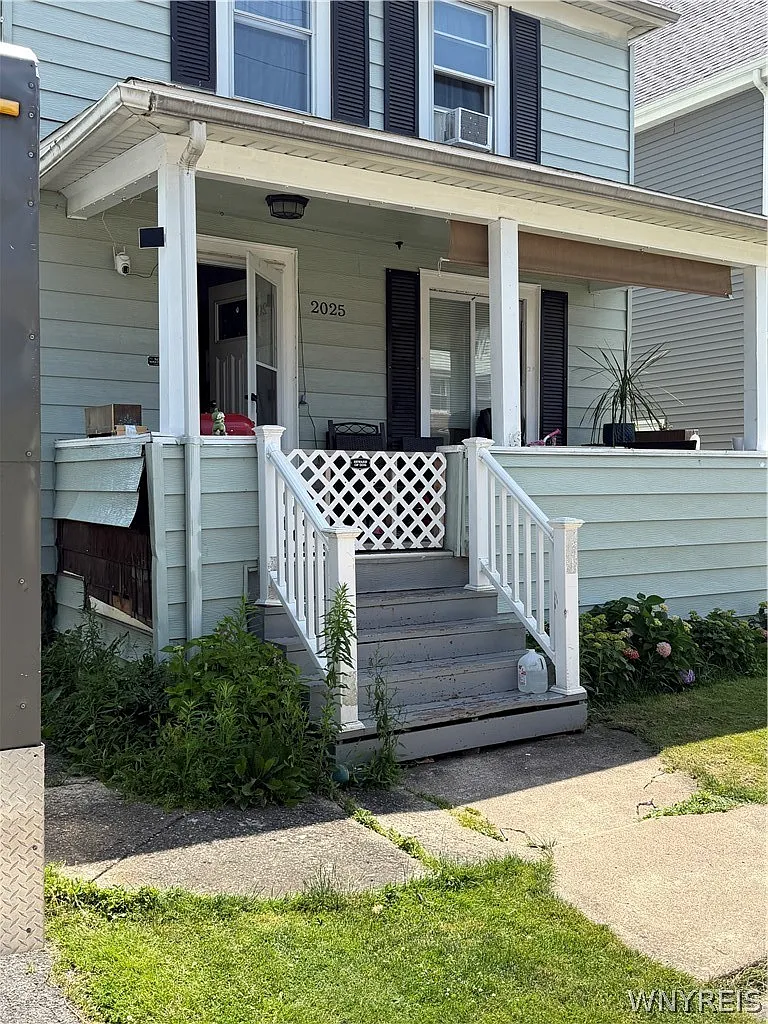 3 bed, 1.5 bath, 1344 sqft, $1,950 — Photo 1