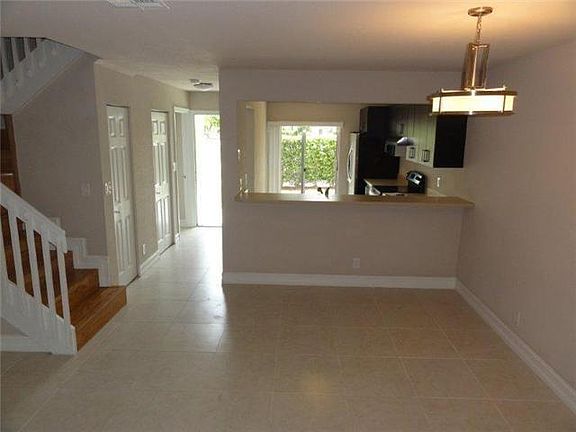 5th image of 765 Crystal Lake Dr