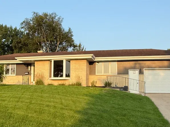 2611 Golf Vu Ct, Monroe, WI 53566