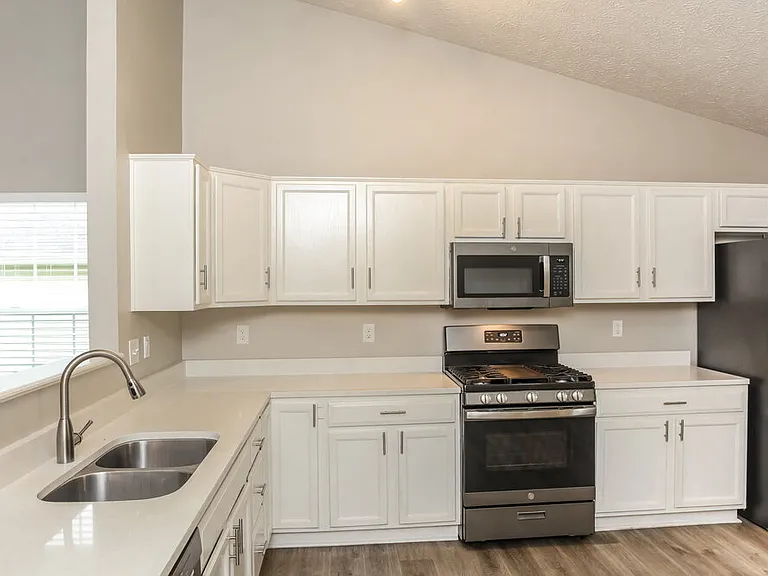 5765 Arlington Dr — Photo 7