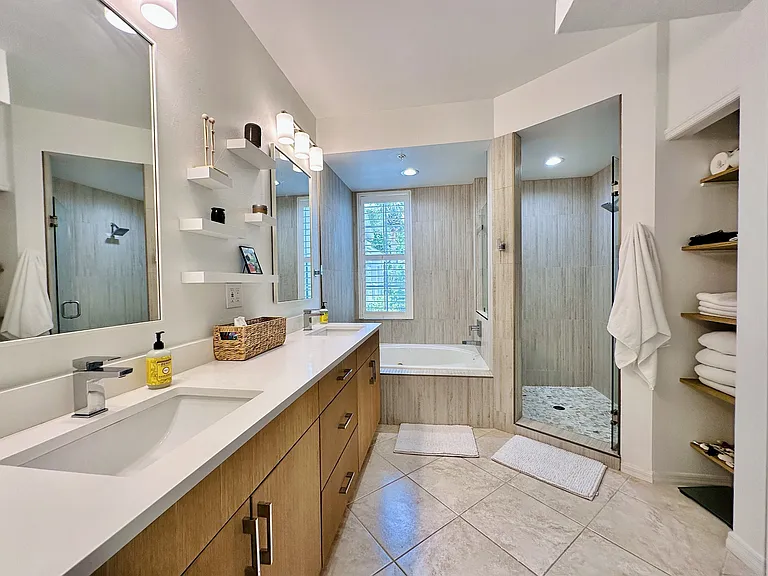 25216 Pelican Creek Cir #102 — Photo 32