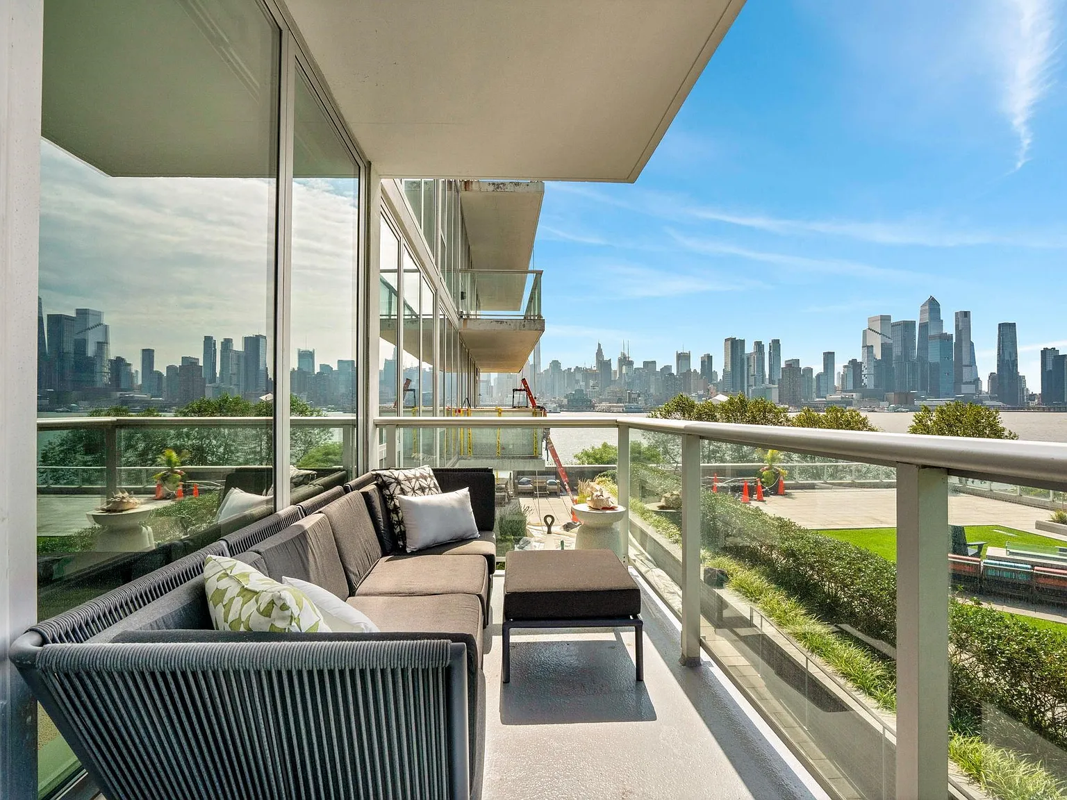 Avenue Collection — Photo 1