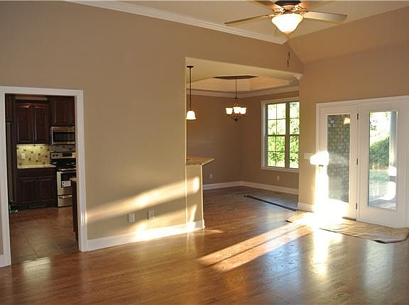 4th image of 328 Ironwood Dr