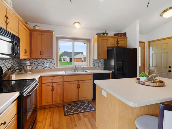 1869 Forest Glen Dr, Saint Cloud, MN 56301