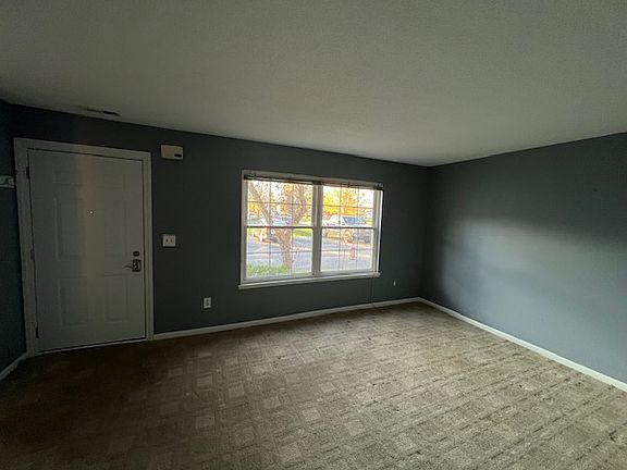4th image of 3778 Lakepointe Dr