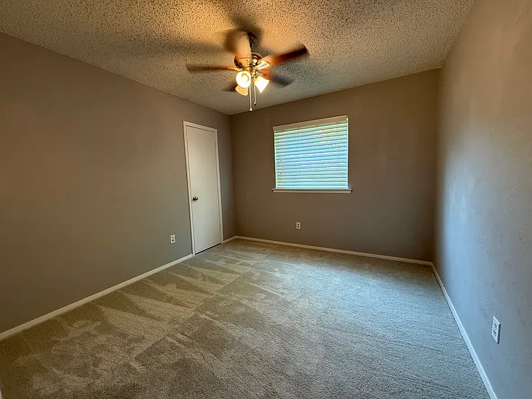 2704 Mintwood Pl — Photo 7