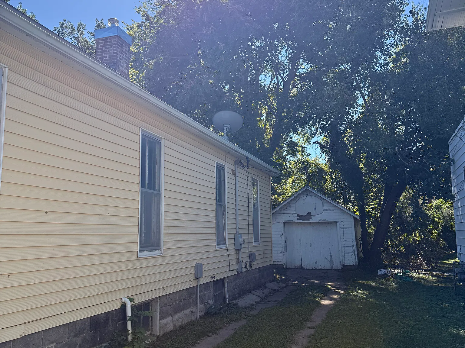 3 bed, $1,300 — Photo 4