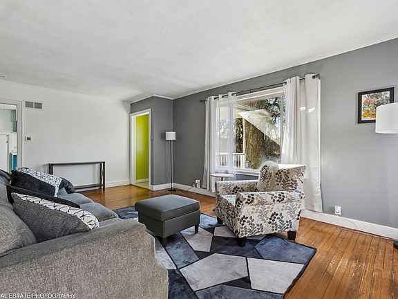 3rd image of 1100 Bell Ave
