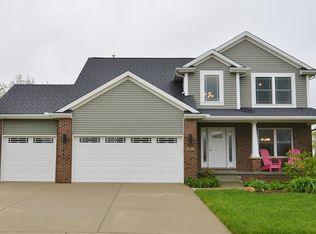 1301 Red Abbey Ave, Bloomington, IL 61705