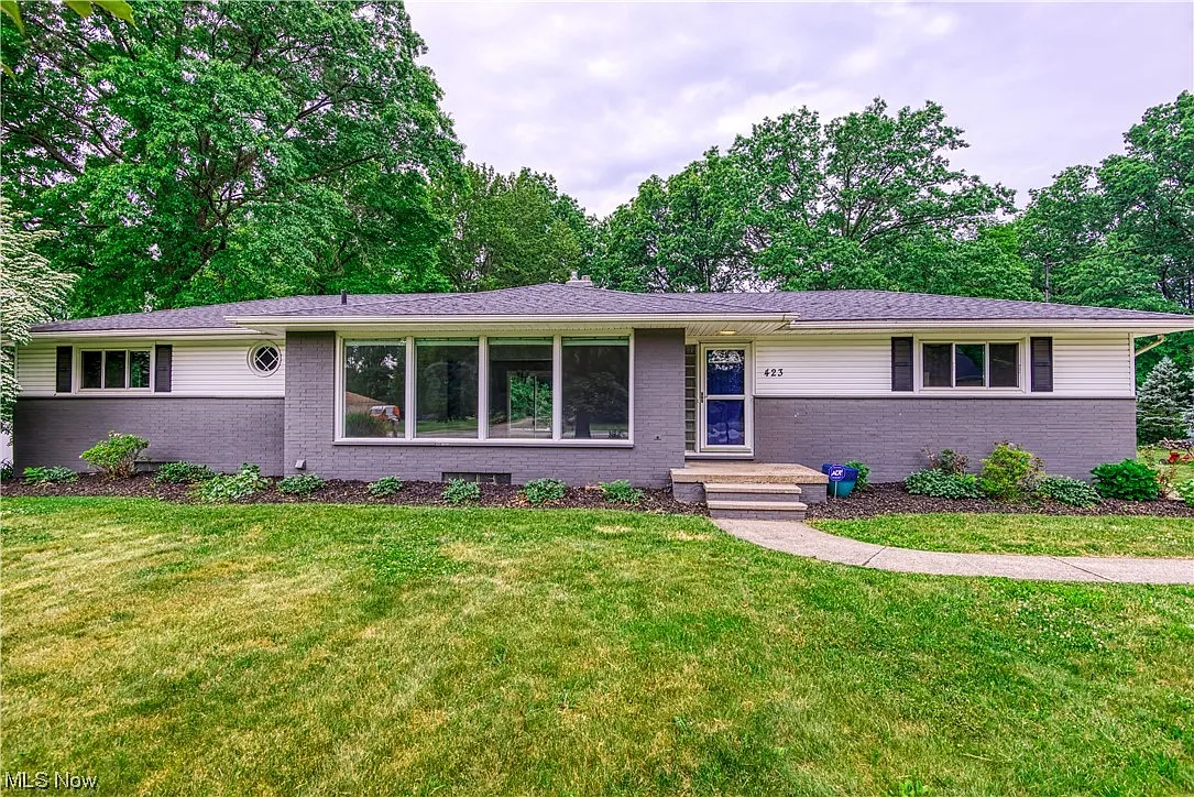 423 Knollwood Ave photo 1