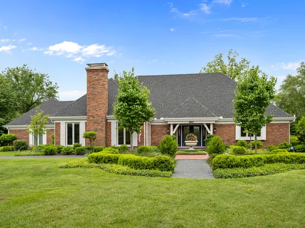 150 N Suffolk Ln, Lake Forest, IL 60045