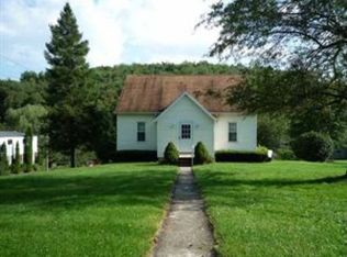 558 Armbrust Hecla Rd, Hunker, PA 15639