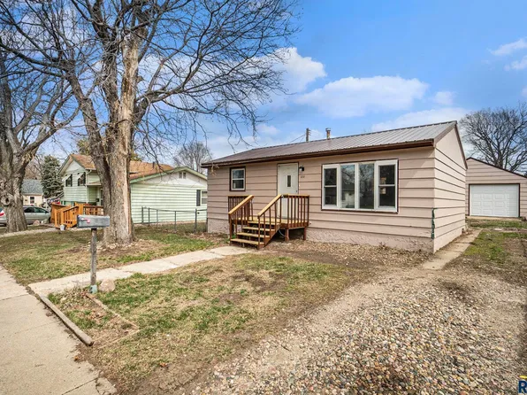 830 N Fairfax Ave, Sioux Falls, SD 57103
