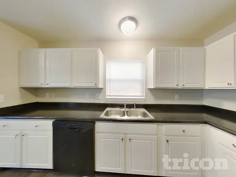 911 Pine Ridge Way — Photo 10