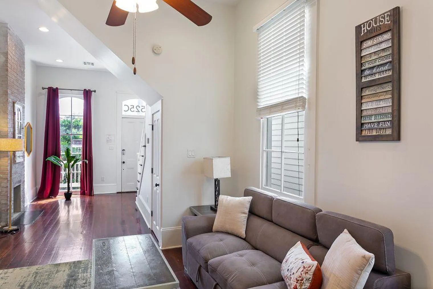 2 bed, 3.0 bath, 1097 sqft, $5,515 — Photo 2