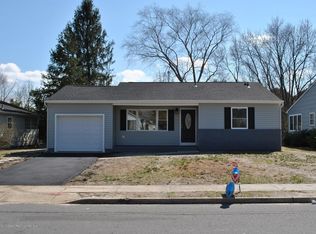 3 Westbrook Dr, Toms River, NJ 08757