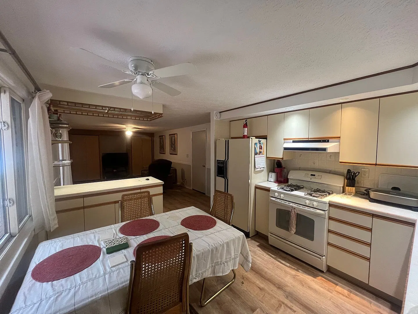 Short Term Availability Until May 31st or Sooner - All Utilities Included! — Photo 4