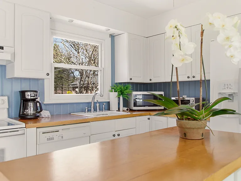 415 Wapping Rd — Photo 13