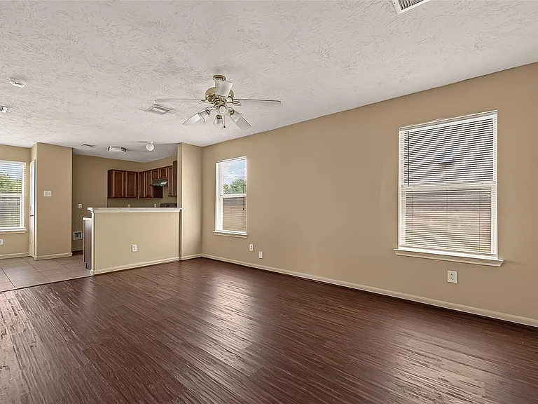 827 Royal George Ln — Photo 8