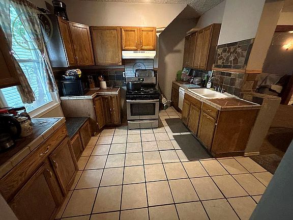 4th image of 3632 5th Ave S
