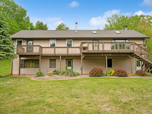 2345 W 32nd St, Dubuque, IA 52001