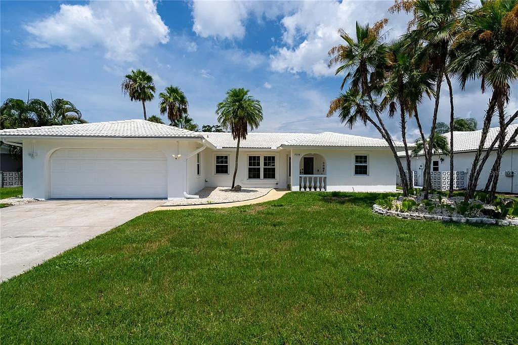 3 bed, 2.0 bath, 1989 sqft, $3,800 — Photo 1