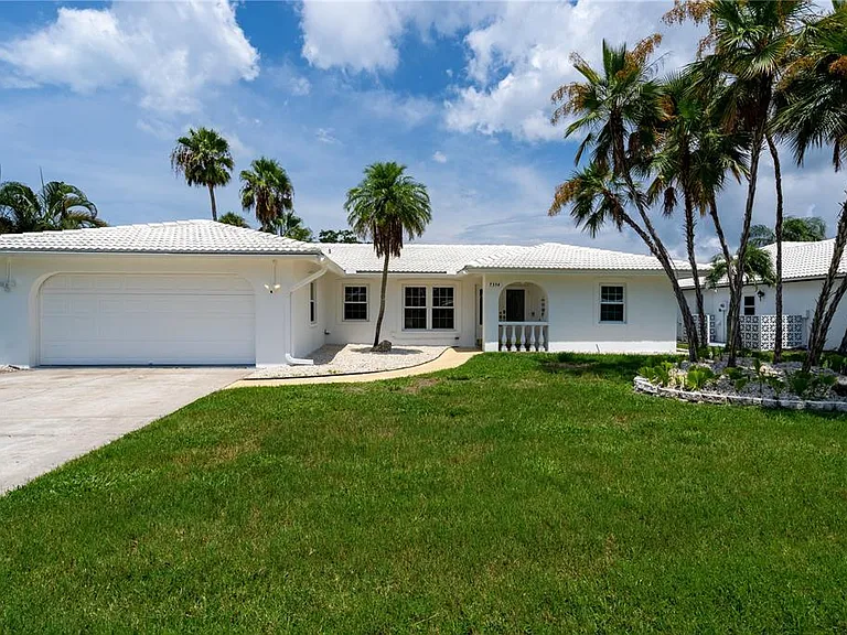 7354 Biltmore Dr — Photo 1
