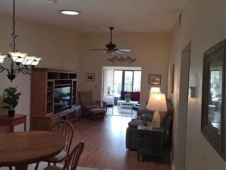 385 E Hartford St #5A — Photo 4