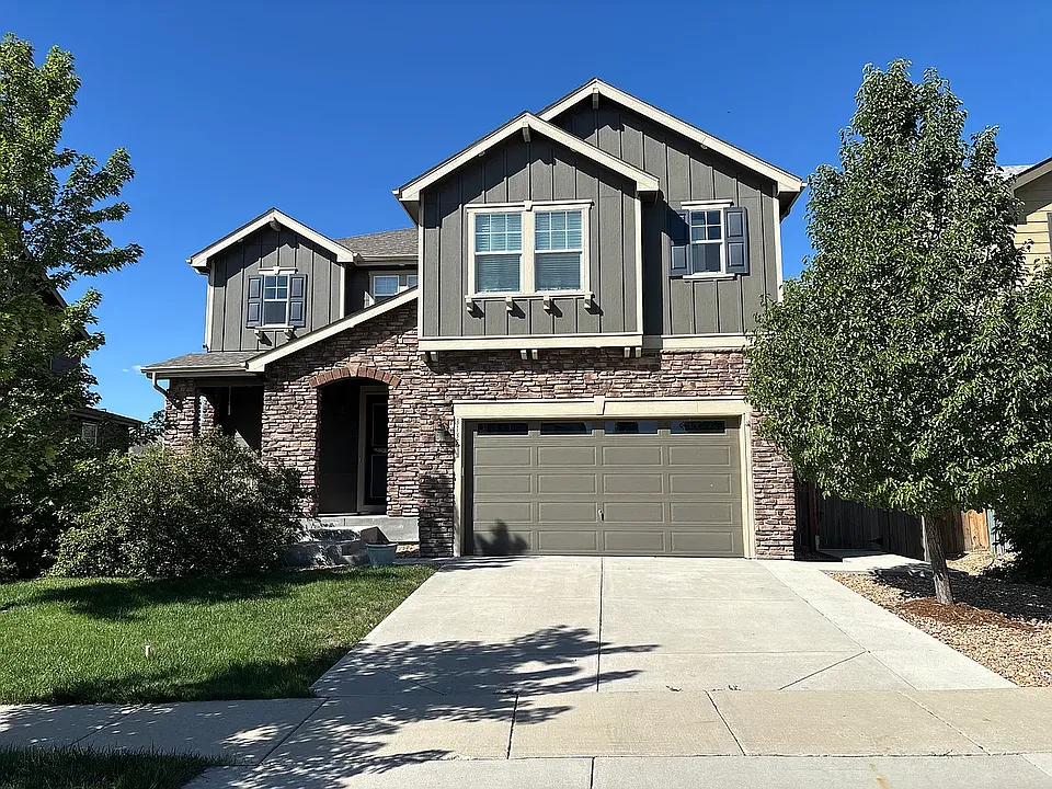 3135 Hawthorne Ln