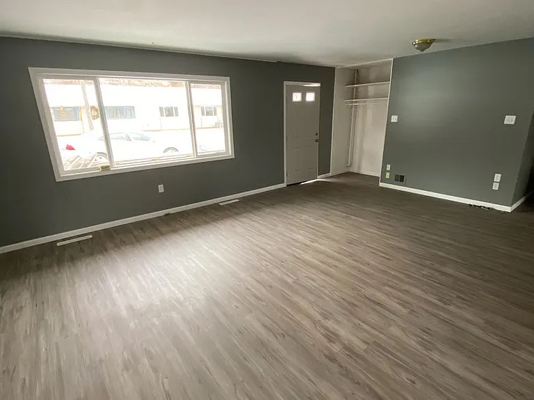 1389 Vandenberg Cir — Photo 2