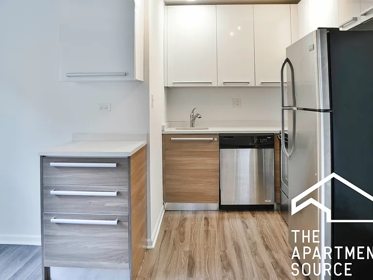 935 W Carmen Ave #6E — Photo 3