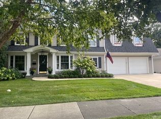 2105 Dewes St, Glenview, IL 60025