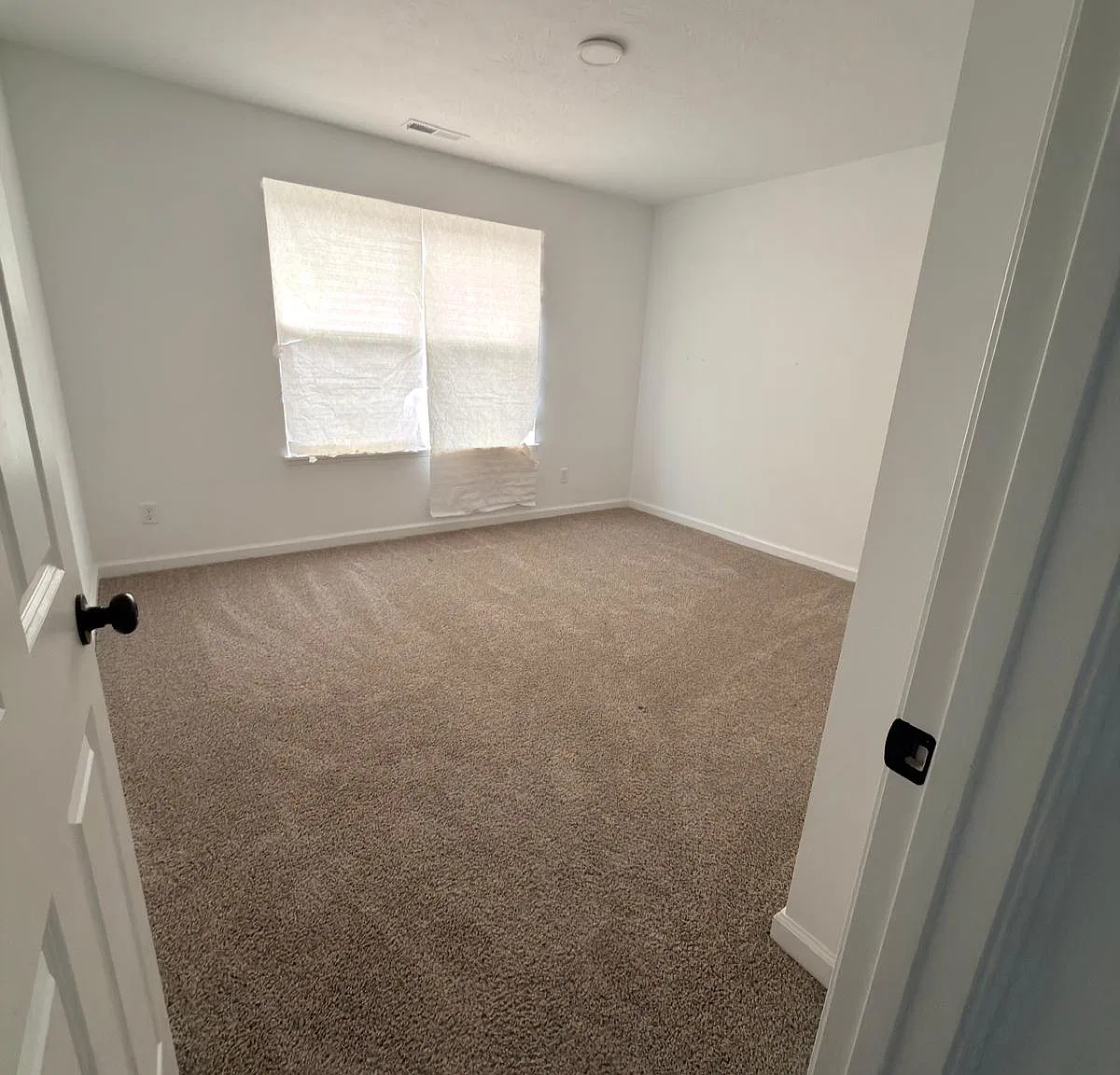 5 bed, 3500 sqft, $2,800 — Photo 2