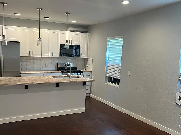 2812 Live Oak St — Photo 5