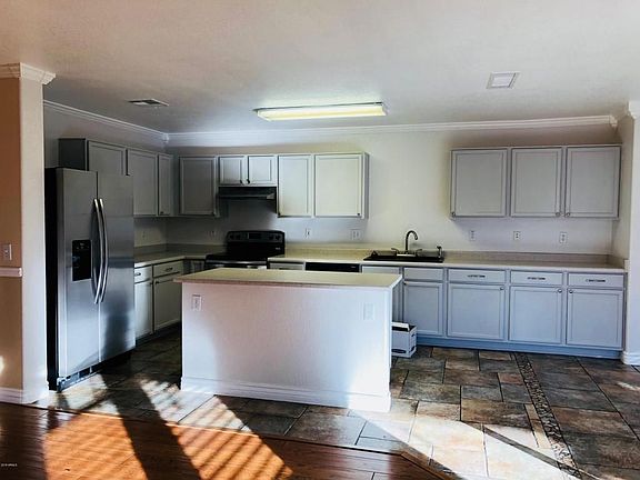 Large eat in kitchen