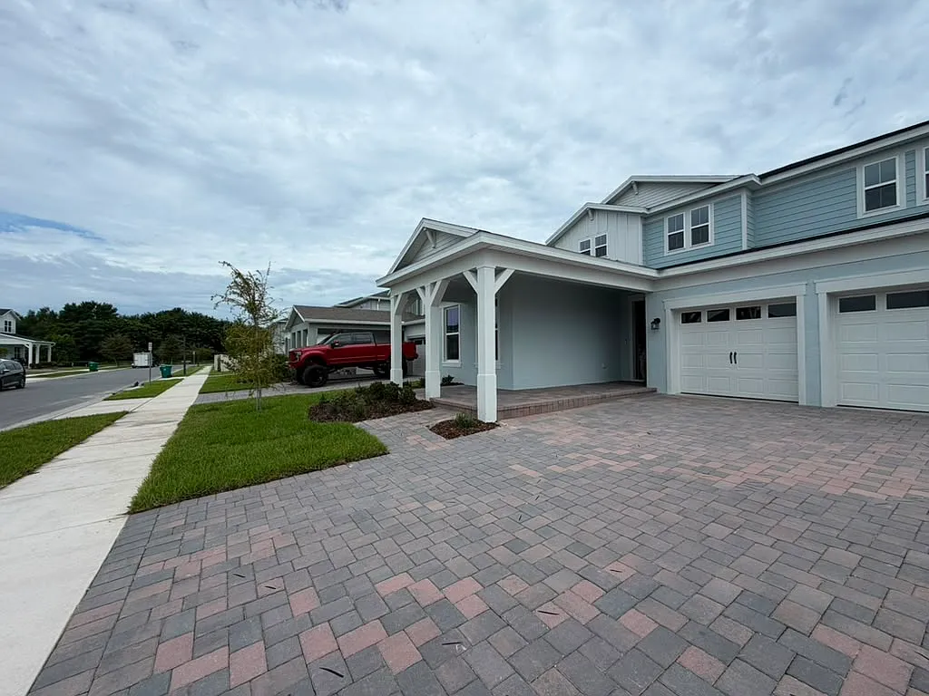 WG 467 Winter Grove Boulevard — Photo 4