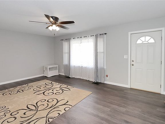 3rd image of 914 Westgate Dr