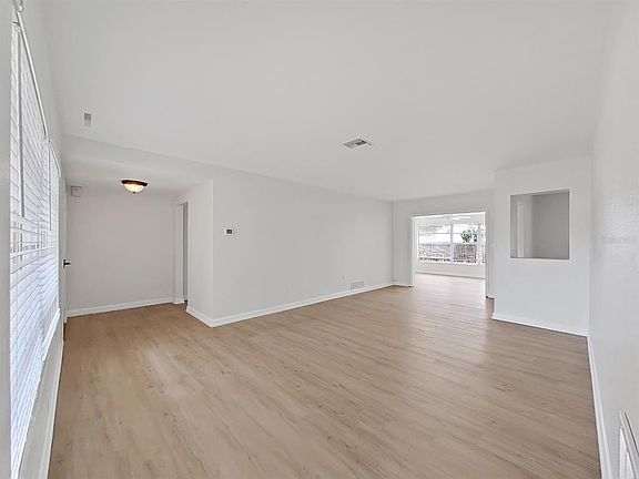 4th image of 1701 Laurie Ln