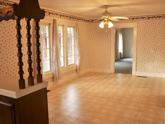 3rd image of 111 N Veach Ave