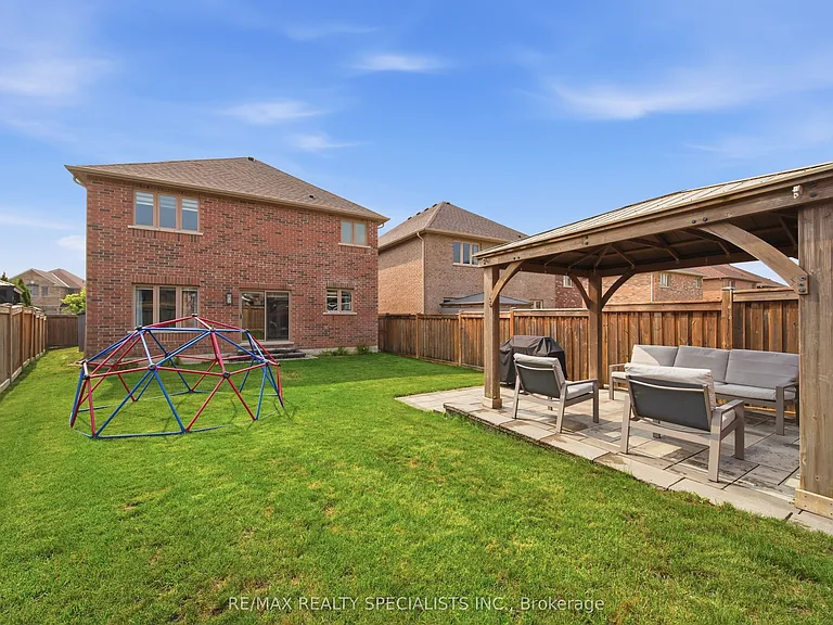 120 Milby Cres — Photo 32