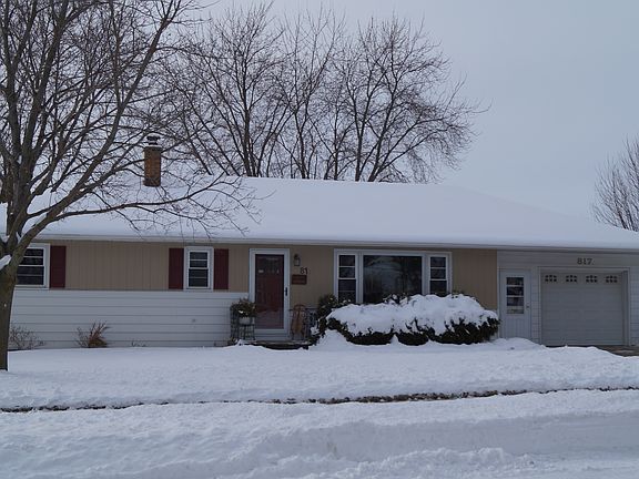 5th image of 817 Elm St