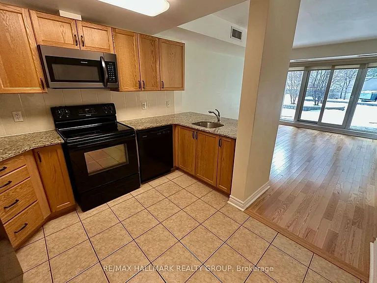 234 Rideau St #209 — Photo 4