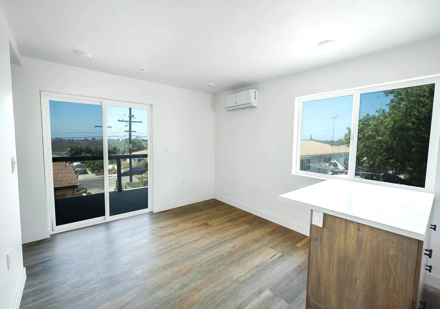 2325 Comstock Street - Unit 1 — Photo 4