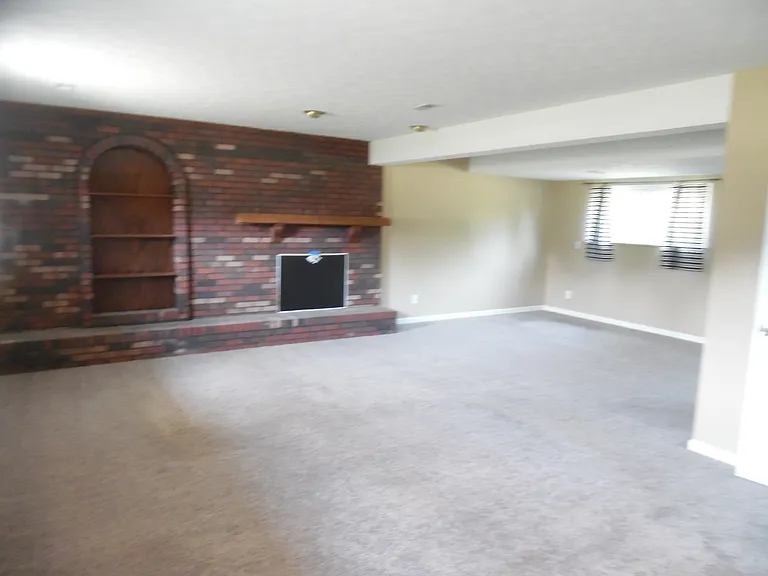 8760 Ashbrook Dr — Photo 10