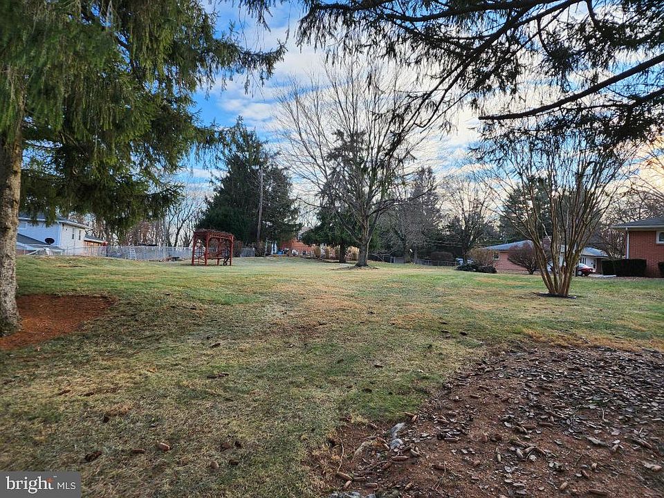 2nd image of Redwood Cir