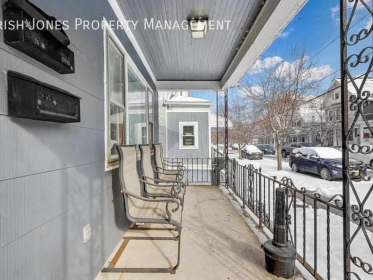 26 Bolton Pl #LOWER — Photo 2