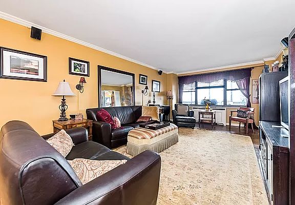 3rd image of 70-25 Yellowstone Blvd #22JJ