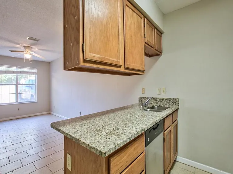 807 Richmond Street — Photo 3