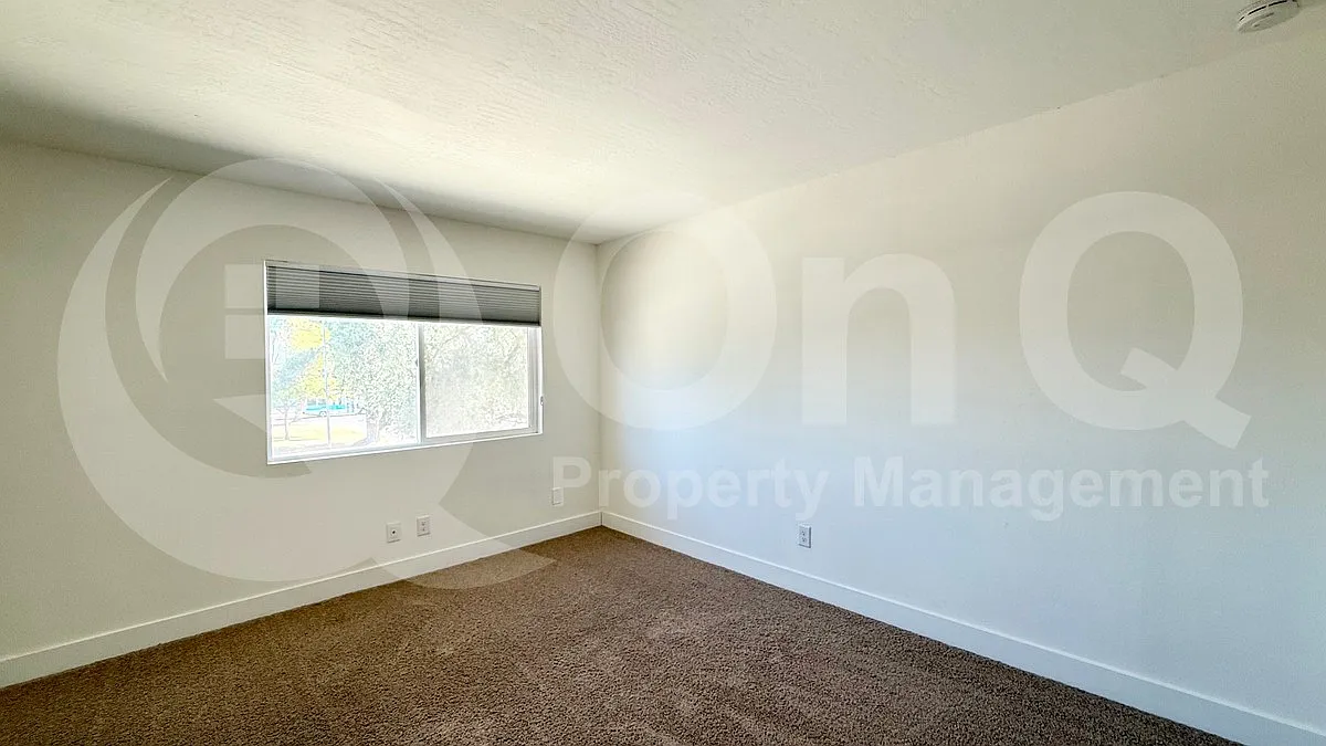 3 bed, 2.0 bath, 2400 sqft, $2,125 — Photo 4